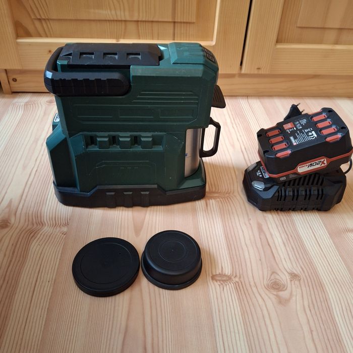 Cafetieră pe acumulator