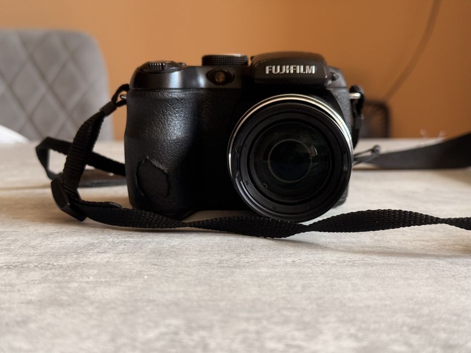 Дигитален фотоапарат Fujifilm FinePix с 12х Оптичен Зуум | Тестван + Карта памет