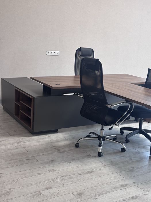 Стол руководителя, кабинет руководителя