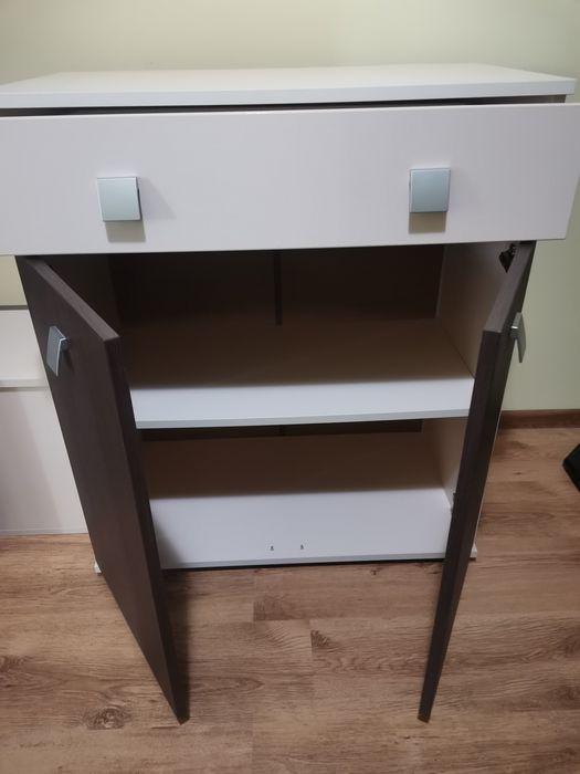 Шкаф с чекмедже и рафт