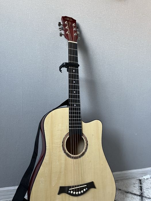 Прадам гитару почти новый