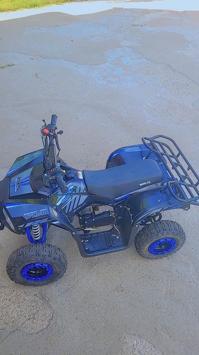 ATV pe benzina pentru copii, maxim 65 kg, motor 49cc, 35 km/h suspensii 2 frane  scaun piele  albastru