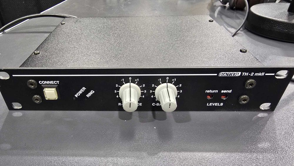 DATEQ TH-2 MKII – hibrid telefonic profesional broadcast + cabluri