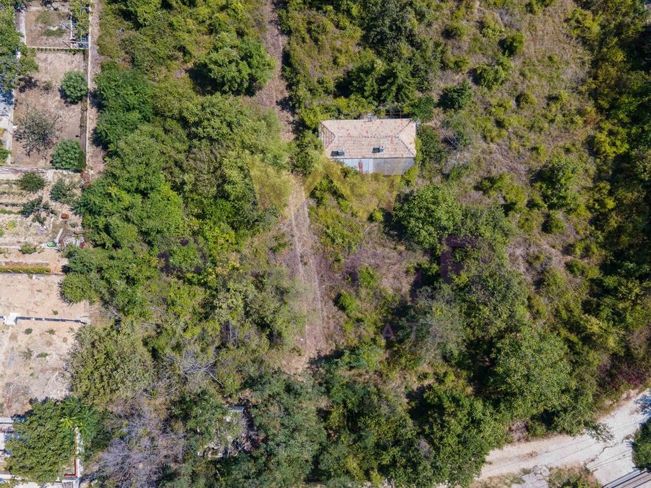 Парцел в Варна-м-т Св. Никола площ 1581 цена 280000