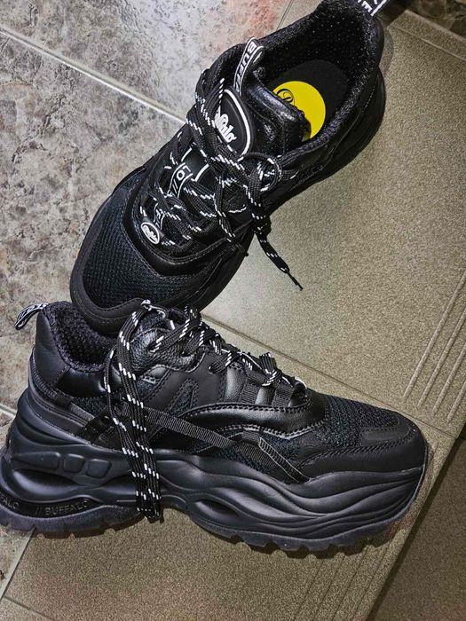 Дамски спортни маратонки на марката Buffalo