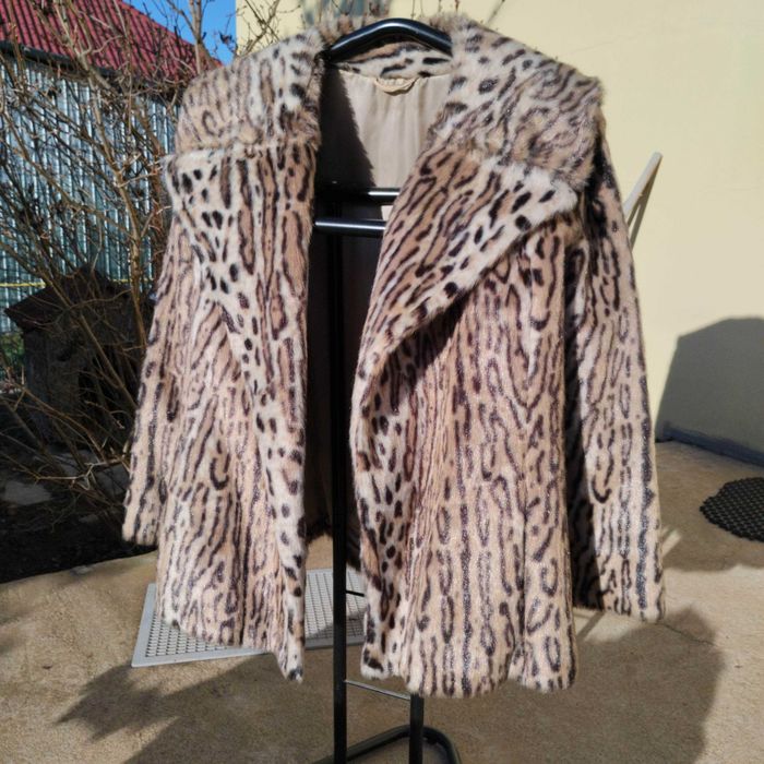 Haină de blană artificială