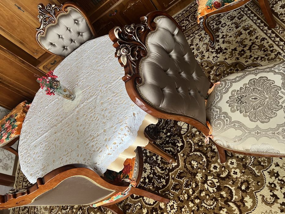 Срочно продаю новые стулья