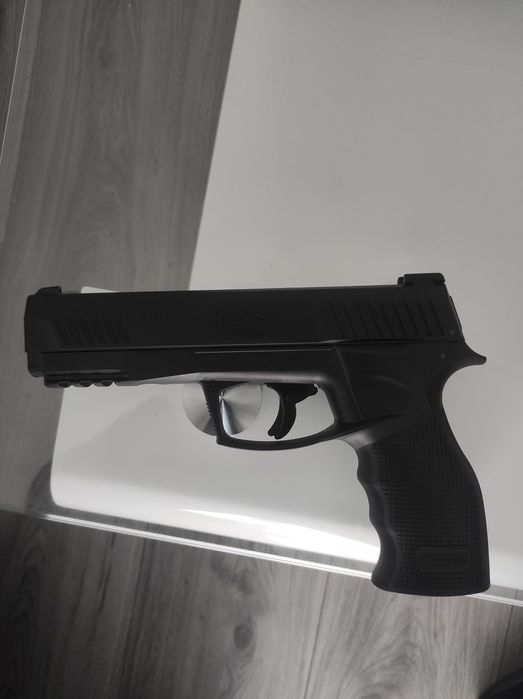 Cel mai puternic pistol de airsoft 
Calibru: .50
Sistem de propul