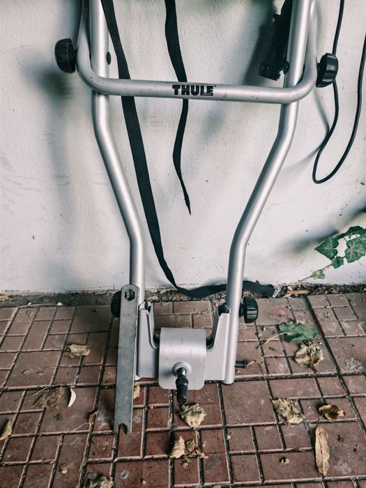 Suport 4 biciclete prindere carlig Thule HangOn 9708 și placa număr cu ambele variante de pini