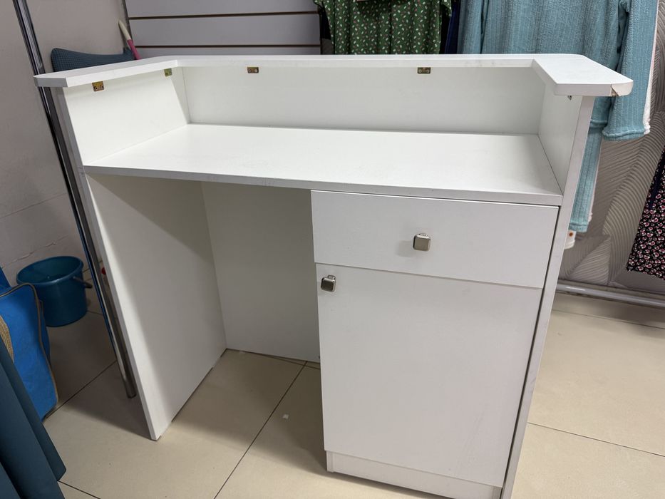 Ресепшн белый,