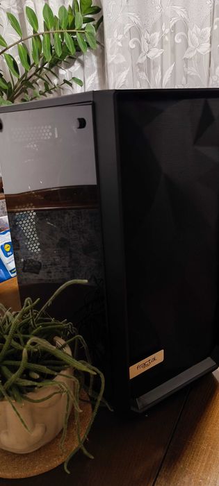 Геймърски Ryzen 5 5600X/Asus RTX 3060 Ti/16Gb рам/SSD+HDD 2tb/Fractal