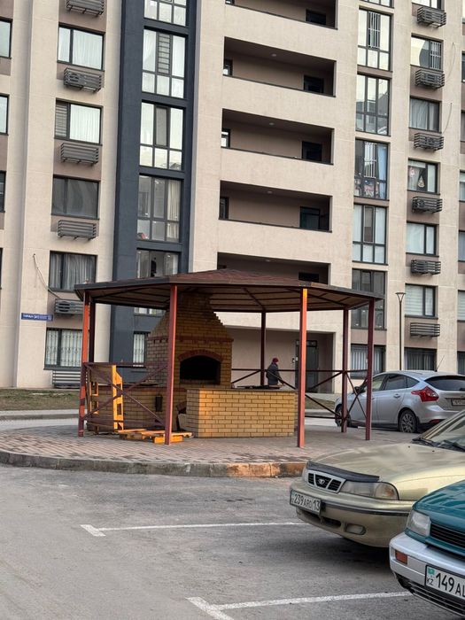 ЖК Жас Отау не угловая