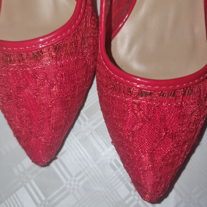 Pantofi rosii din dantela cu piele 37