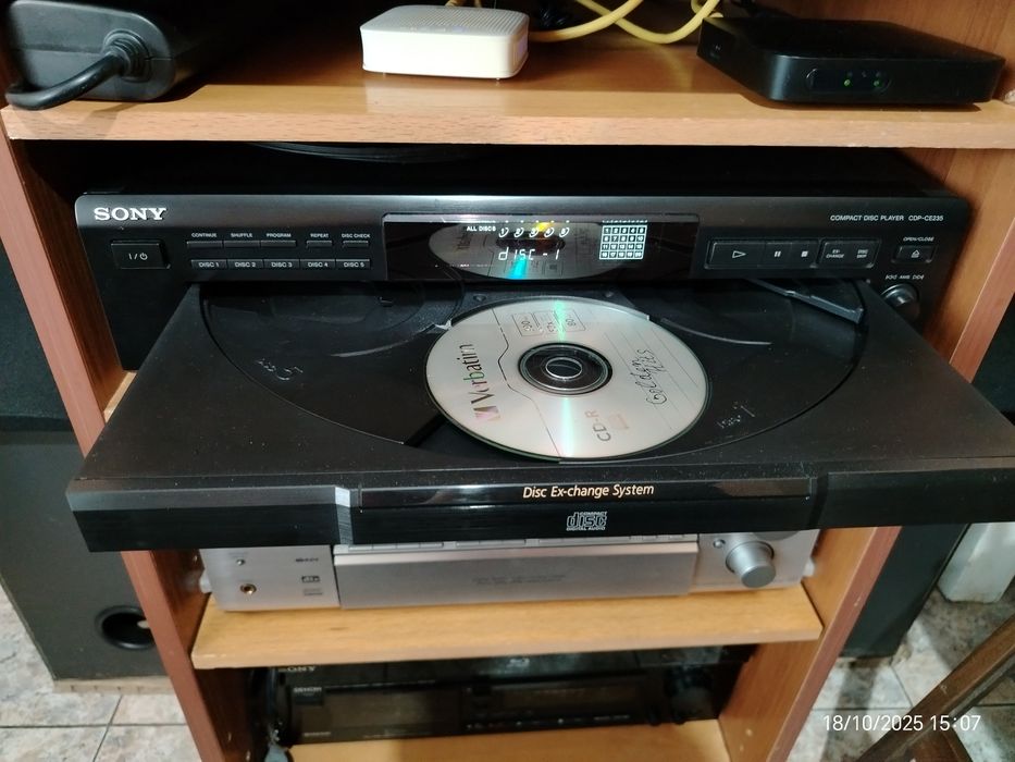 Sony CDP - CE235