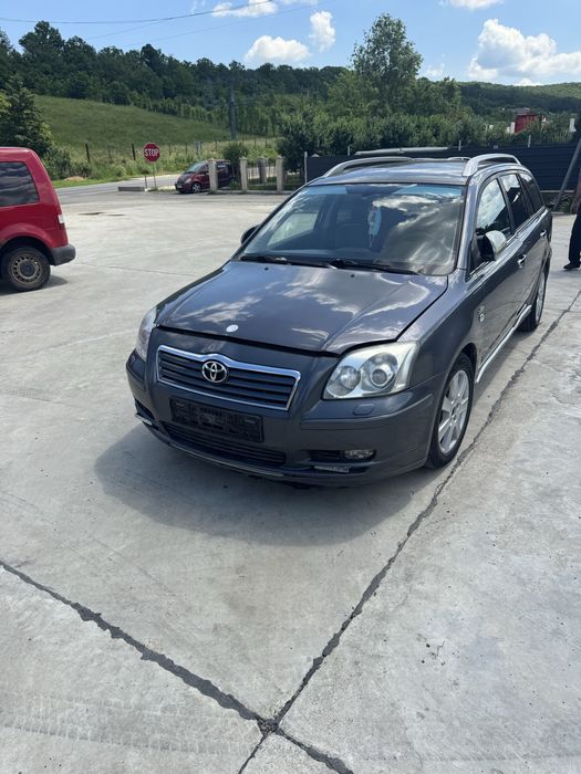 Vand întreaga sau dezmembrez Toyota Advensis