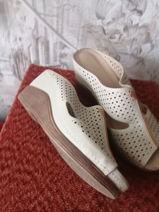 Продам босоножки.