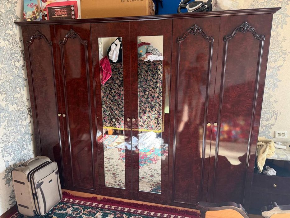 Итальянская мебель сотилади