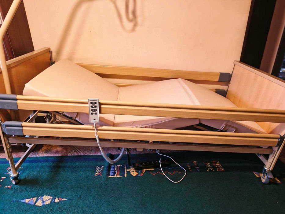 Електрическо болнично легло BURMEIER, дюшек, матрак, инвалидни колички