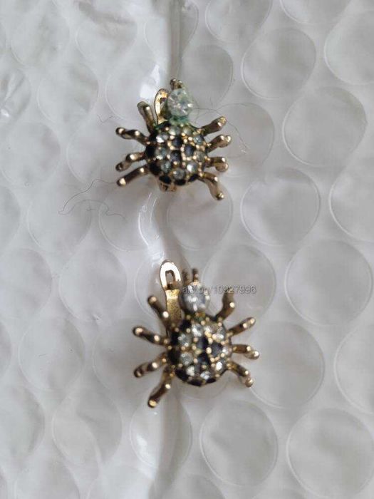 Обеци за уши и Пирсинг