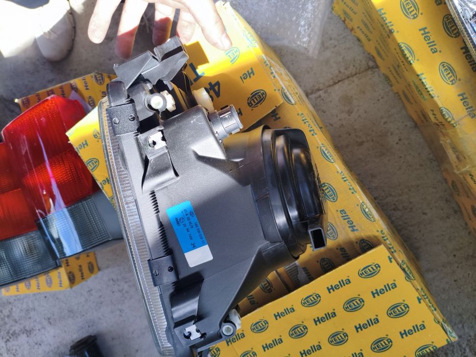 Новые фары Ауди 80б4 хелла