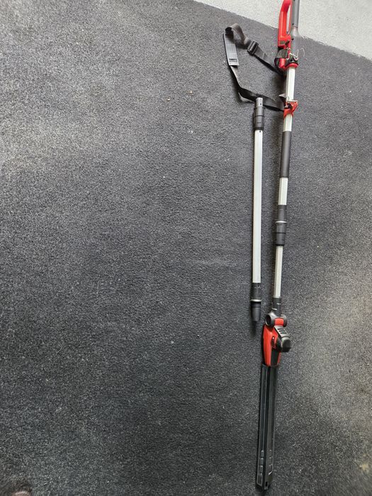 Trimmer telescopic pe acumulator