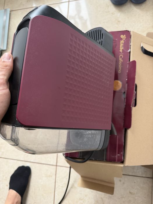 Aparat de cafea cu capsule aproape nou