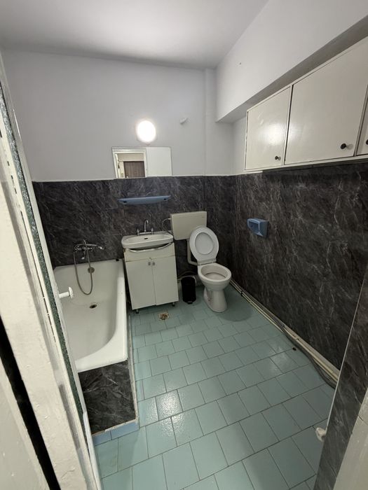 Inchiriez apartament 3 camere