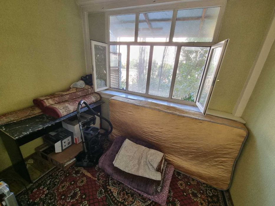 Продаю 4+1 комнатную квартиру.