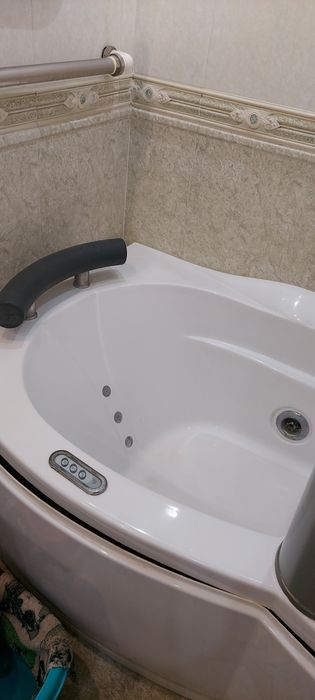 Джакузи с гидромассажем  с душем