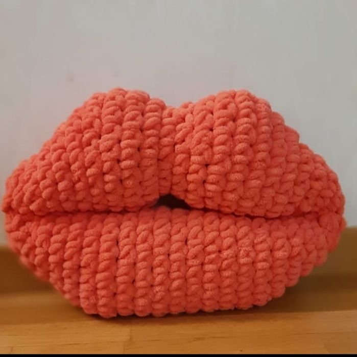 Подушки, игрушки амигуруми, пледы