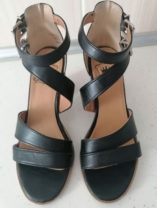 Sandale piele mărimea 35 cu interiorul de 22.5 cm