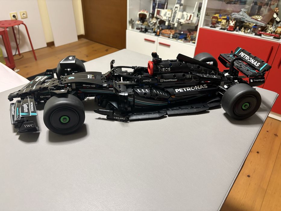 Продавам Lego Technic  42171 Mercedes F1