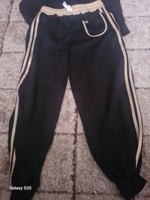 Дамски  нов костюм универсален размер.