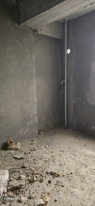 Kvartira sotiladi 81m3 kadastr hamma hujjati bor.