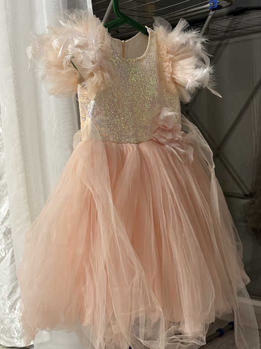 Продам платье на девочку