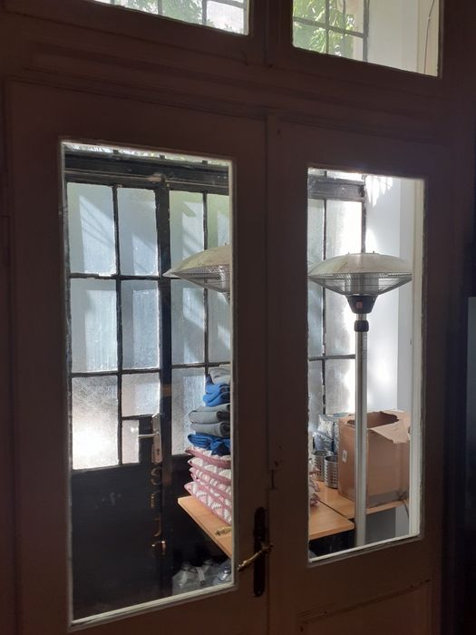 Geamgiu , tăiem si montăm geamuri la domiciliu , oglinzi