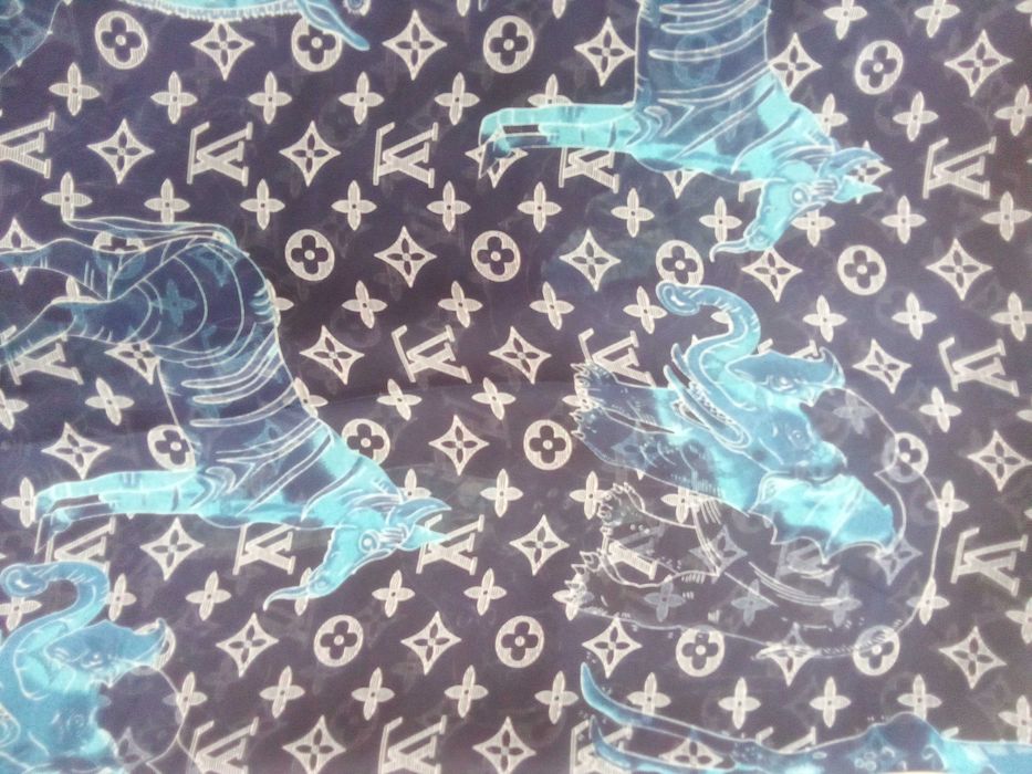 Копринен шал/парео Louis Vuitton, 180/90 см. 80 лв.