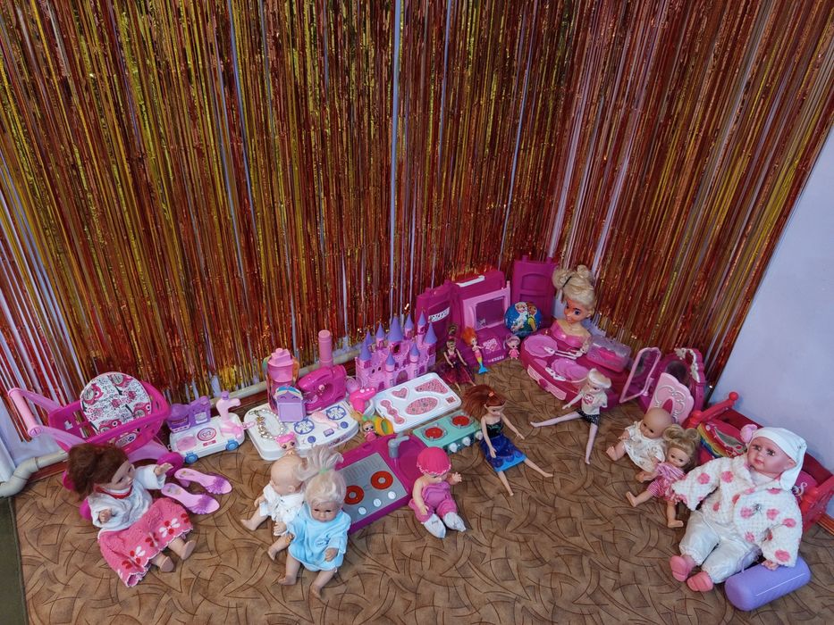 Продам куклы игрушки для девочек .