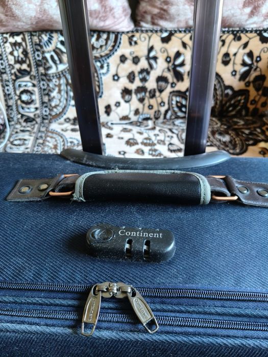 ПРОДАМ  ЧЕМОДАН в отличном состоянии