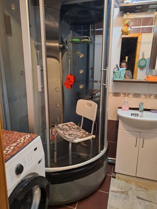 Продам  3-х  комнатную  квартиру.