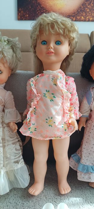 Vând păpuși vechi de 40 ani