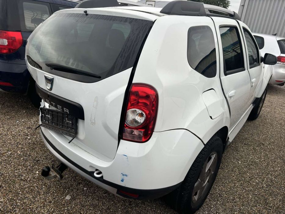 На части DACIA DUSTER 1.6i бензин 2014год