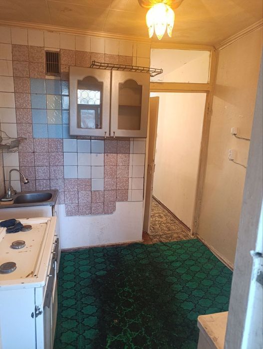 Срочно продается 3 ком квартира в 4 мкр 1 этаж