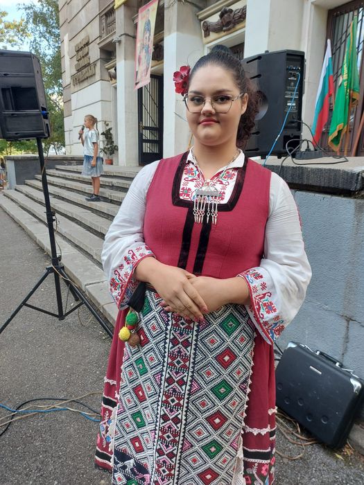 Гайдар и певица.