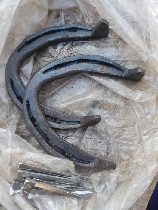 Продам подковы .