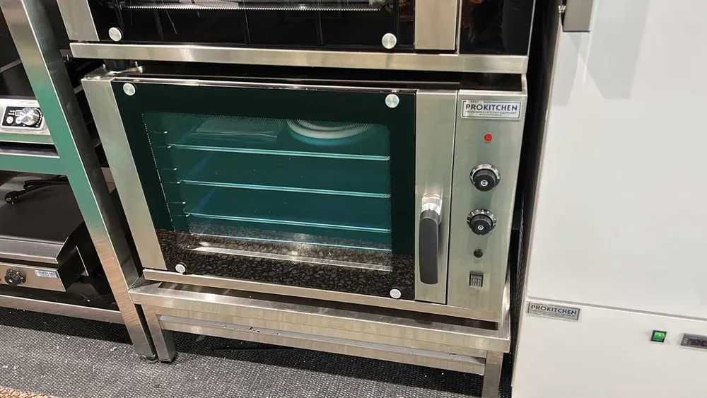 Печь конвекционная, пароконвектомат, пароконвекционная, парик для кафе