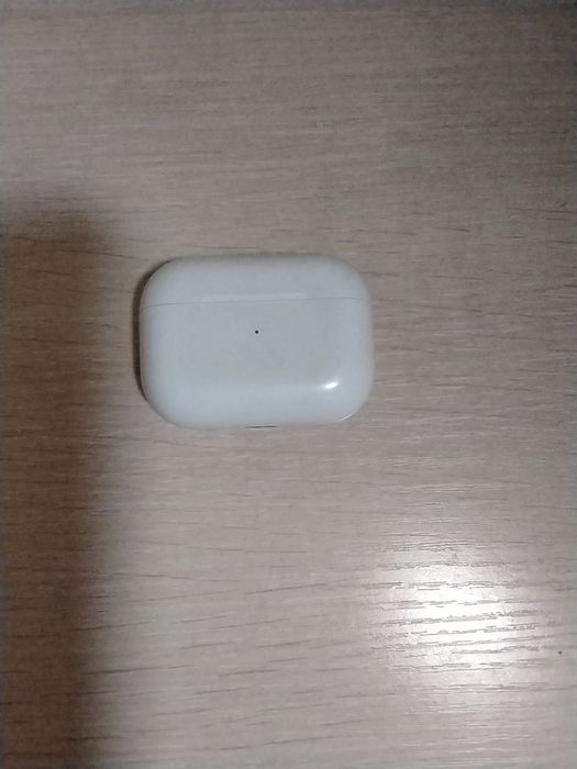 Продам наушник айрподс про оригинал