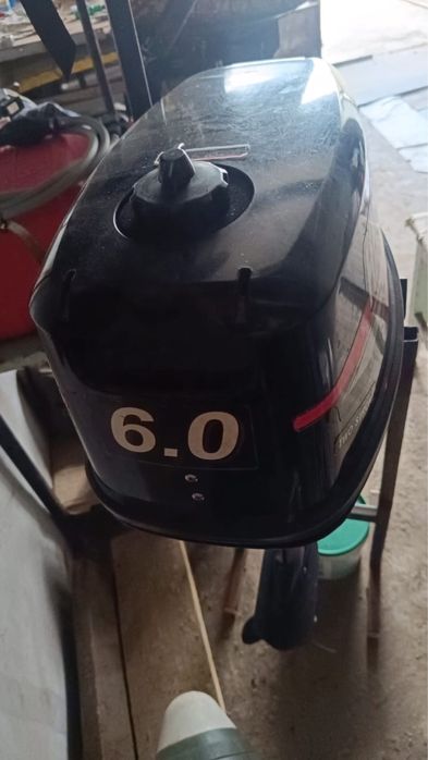 Лодка с мотором.