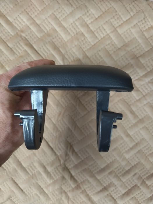 Подлокотник на Ауди а6с5