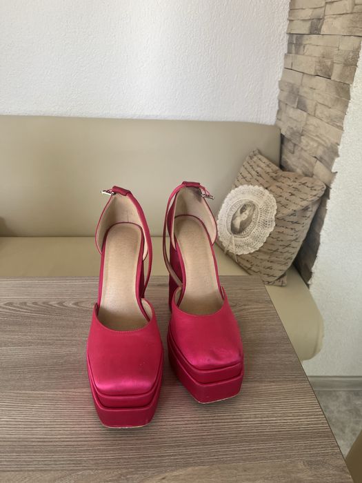 Обувки на висока платформа